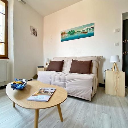 Coup De Coeur Au Pied Du Chateau - Nice Studio Ideally Located 안시 외부 사진